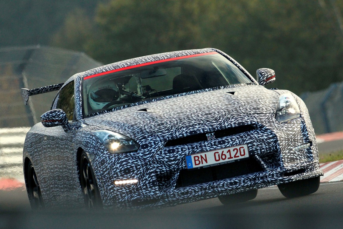 Nissan GT-R Nismo - 7 min 8 sec 679 au tour sur le Nürburgring