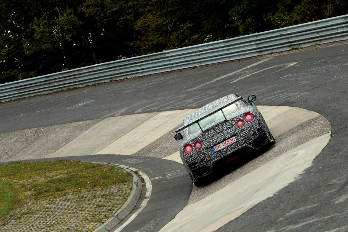 Nissan GT-R Nismo - 7 min 8 sec 679 au tour sur le Nürburgring