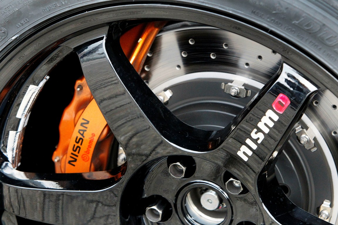 Nissan GT-R Nismo - 7 min 8 sec 679 au tour sur le Nürburgring