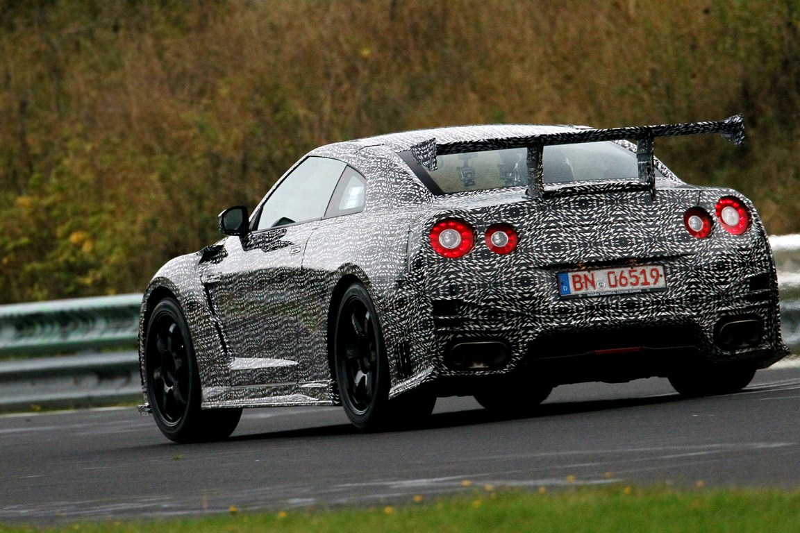 Nissan GT-R Nismo - 7 min 8 sec 679 au tour sur le Nürburgring