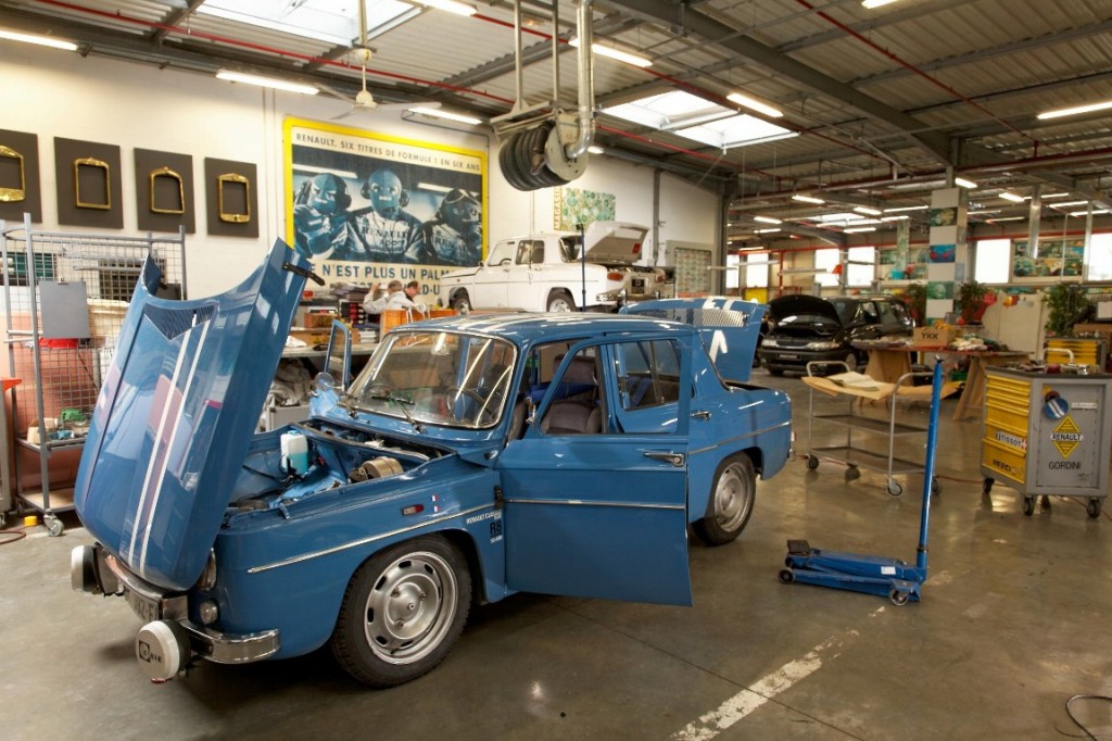 V121 RENAULT 8 GORDINI CHRIS SWANEPOEL 15° RALLYE MONTE CARLO 1970