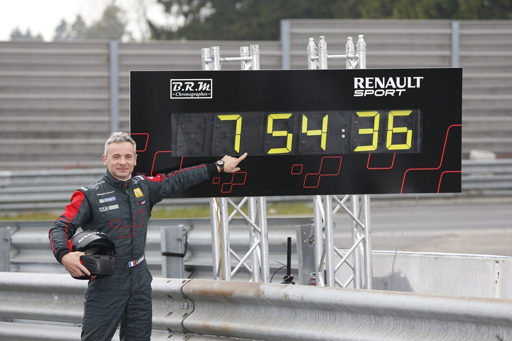 Renault Megane RS 275 Trophy-R : 7’54’’36 au tour sur le Nürburgring