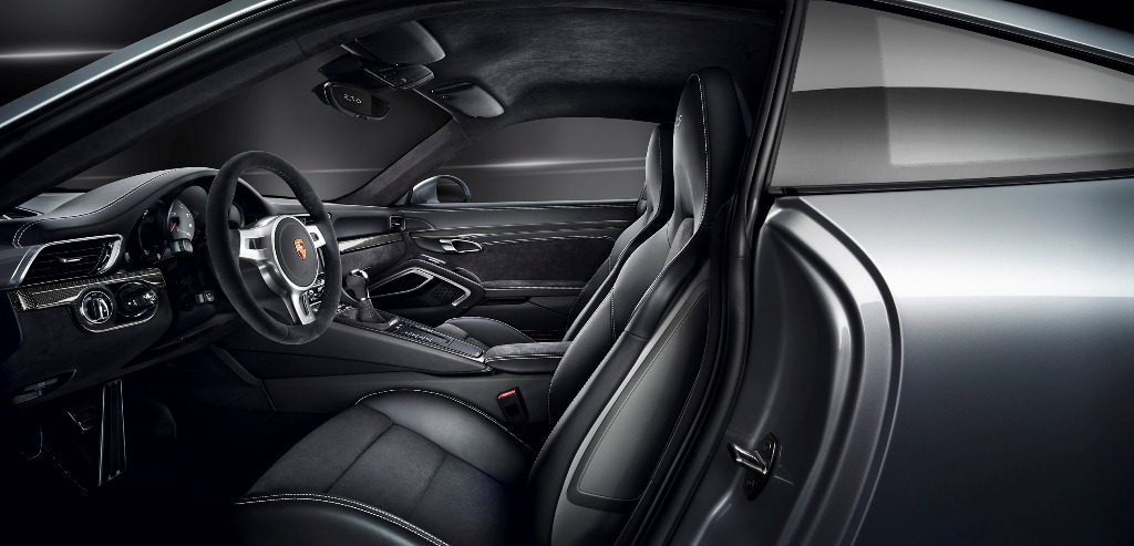 Embargo_00_01_8_October_2014_Porsche_911_Carrera_GTS_interior