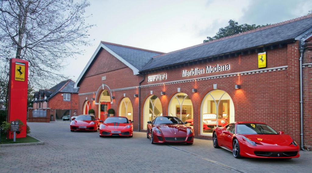 Le Showroom Ferrari de l'année 2014 - concession Meridien Modena - Lyndhurst (Angleterre)