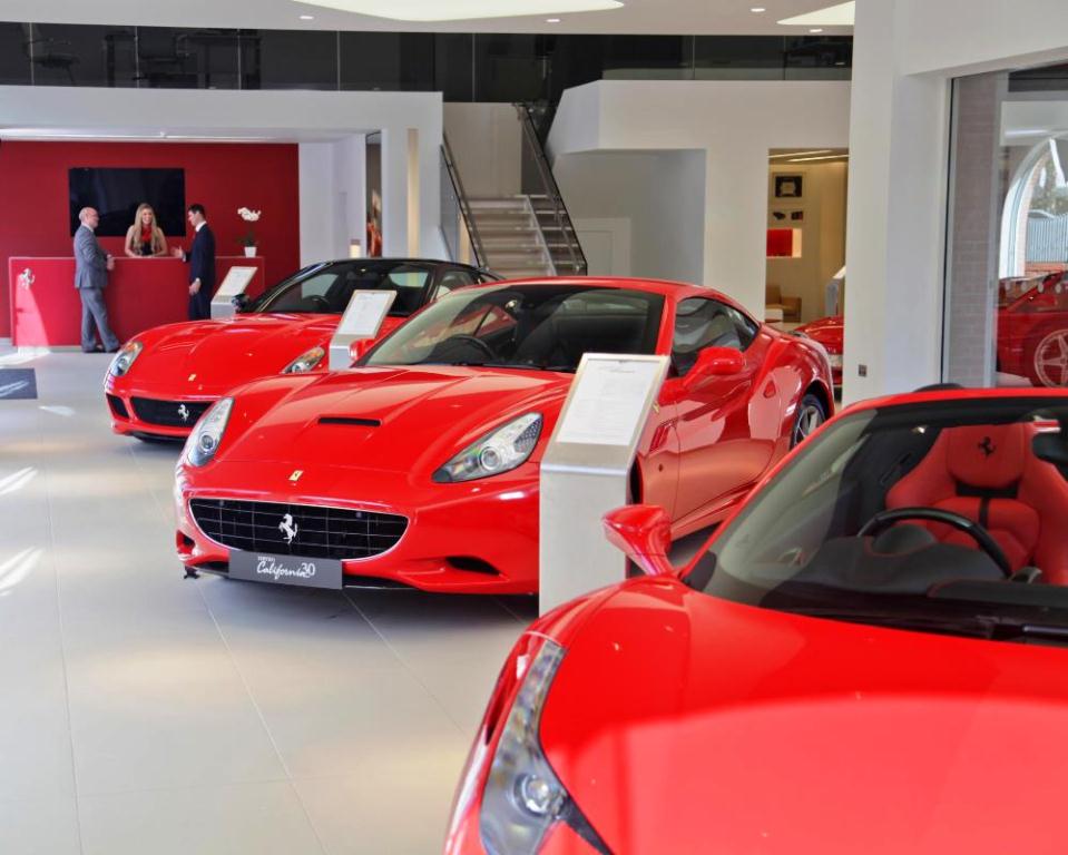 Le Showroom Ferrari de l'année 2014 - concession Meridien Modena - Lyndhurst (Angleterre)