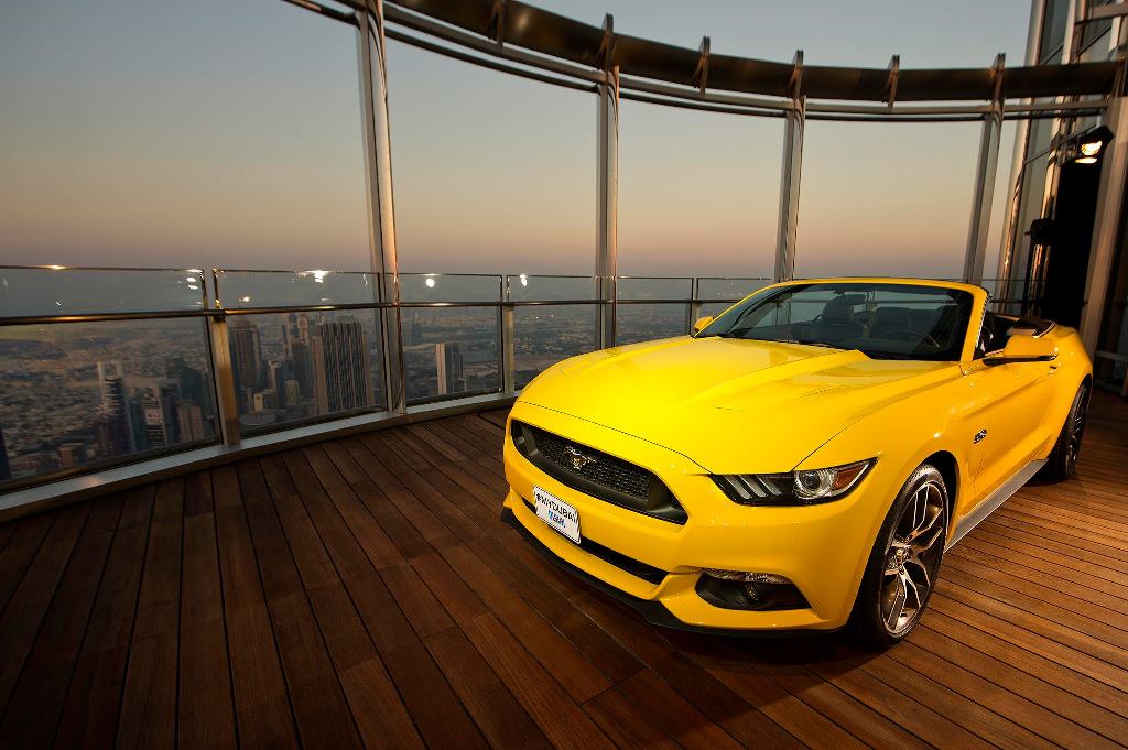 Une Mustang assemblée sur le toit du monde !