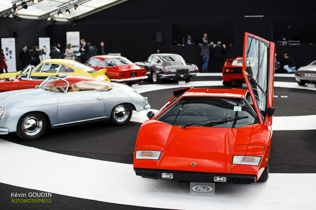 Vente RM Auctions aux Invalides pendant Rétromobile