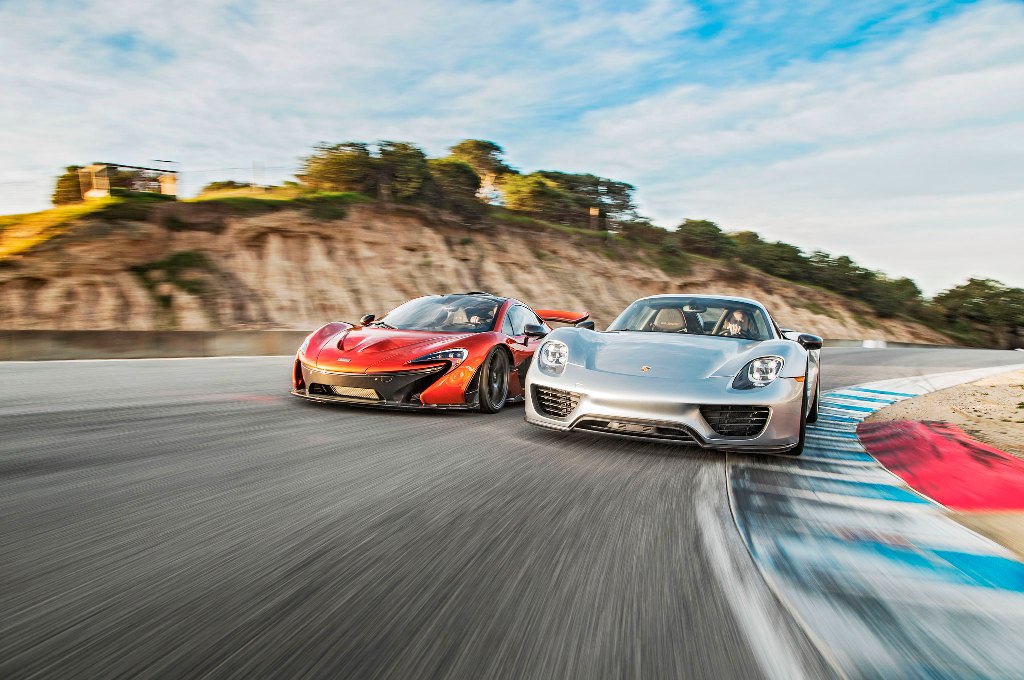 McLaren P1 vs Porsche 918 Spyder à Laguna Seca