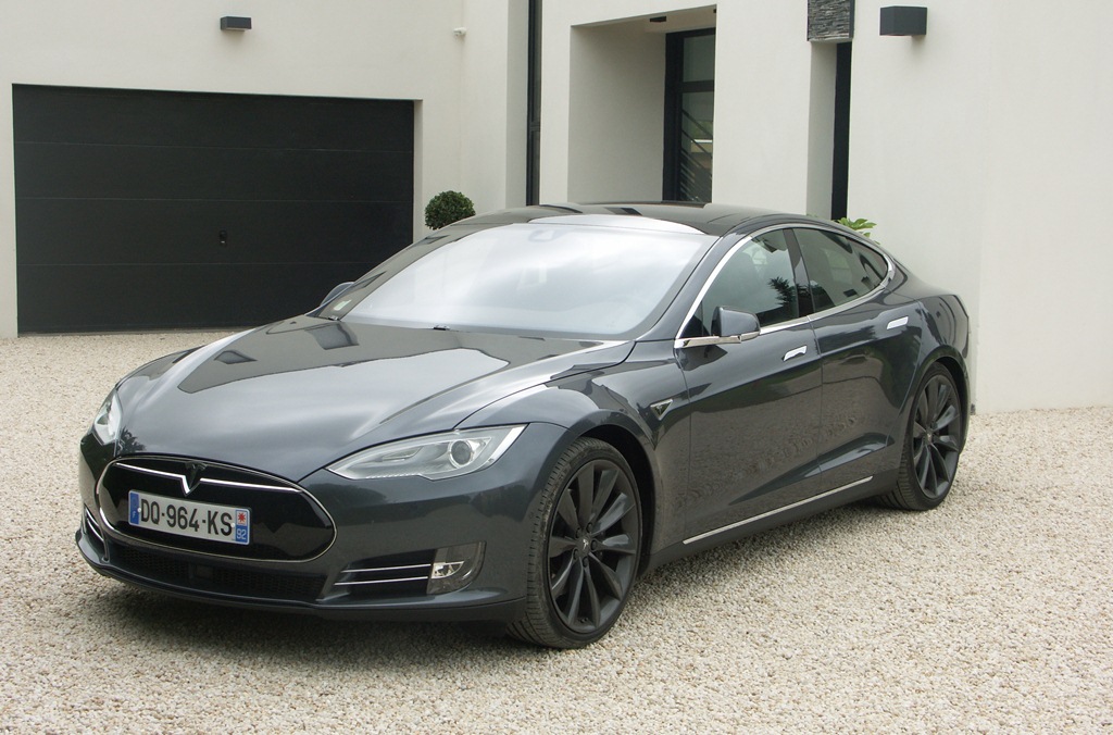 Tesla Model S 85D