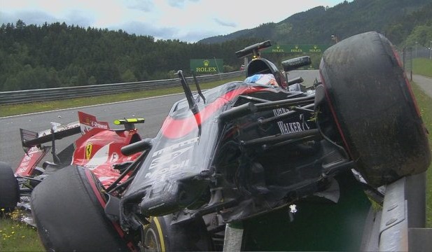 Alonzo prenant le dessus sur Raikkonen - GP Autriche 2015 - Formule 1