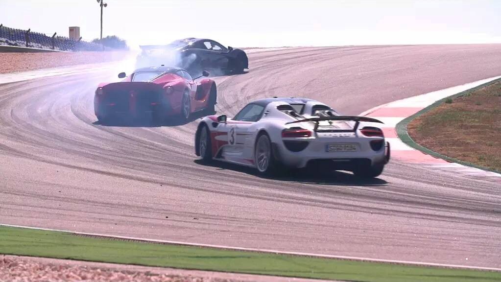 Chris Harris, teaser du comparatif Ferrari LaFerrai vs McLaren P1 vs Porsche 918 Spyder