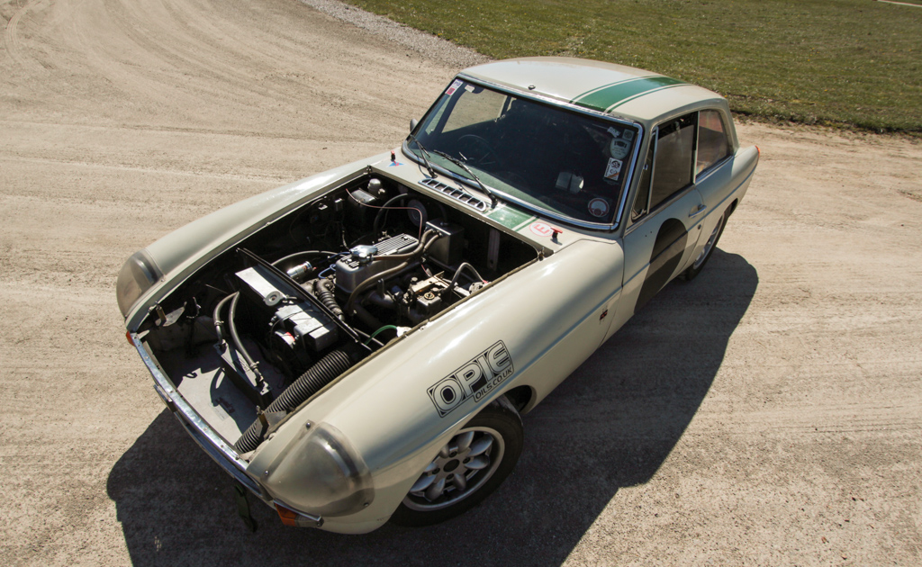 MG B GT 1972 Racing