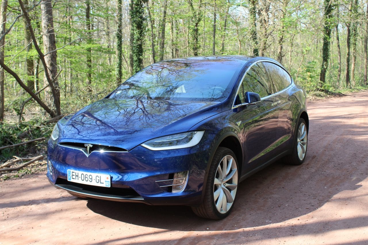 Tesla Model X 90D