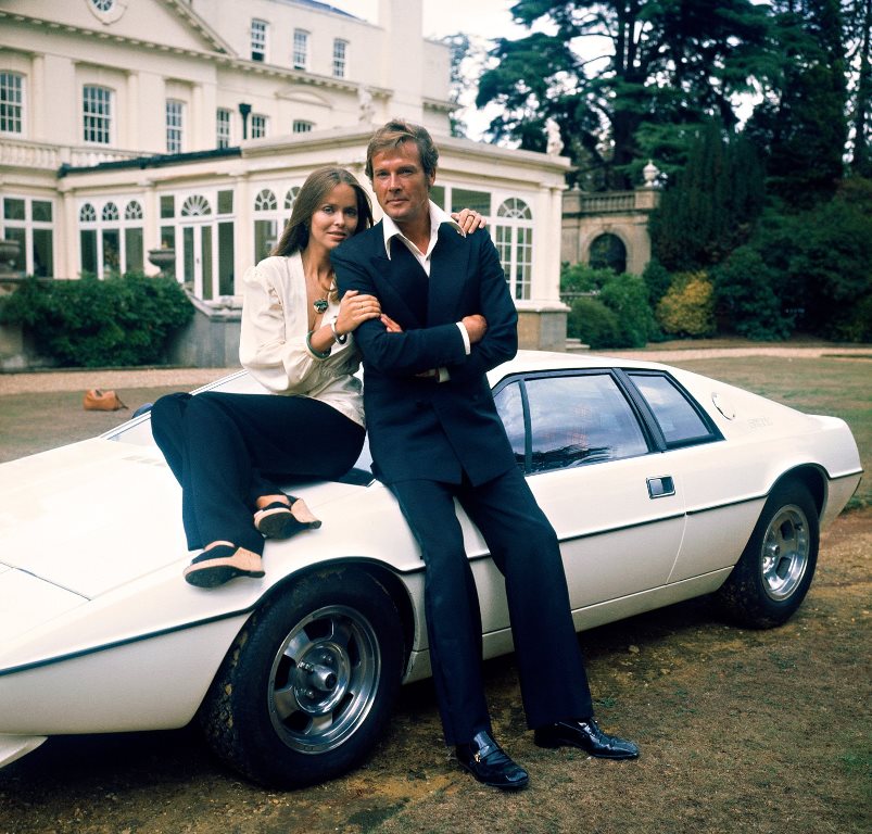 Lotus Esprit S1 - Roger Moore et Barbara_Bach - L'Espion qui m'aimait (James Bond)