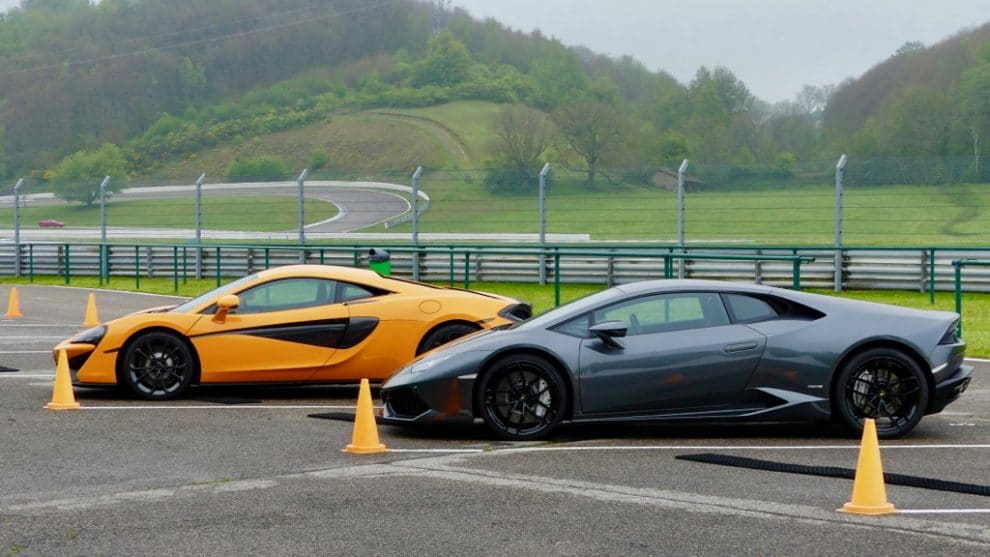 McLaren 540C vs Lamborghini Huracan LP610-4 - Circuit du Laquais