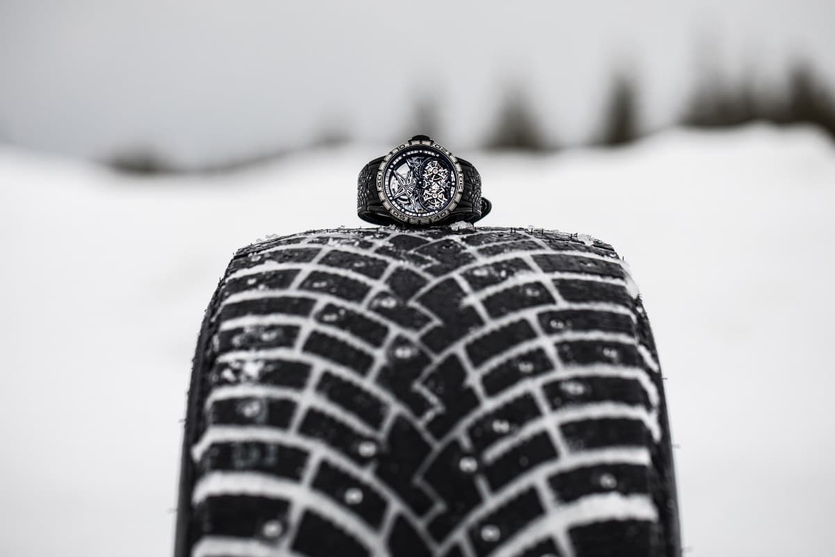 Цена шин пирелли зимняя. Шип Пирелли айс Зеро. Pirelli Scorpion Ice Zero 2. Пирелли шины зимние IES Zero. Брелок шина Pirelli.