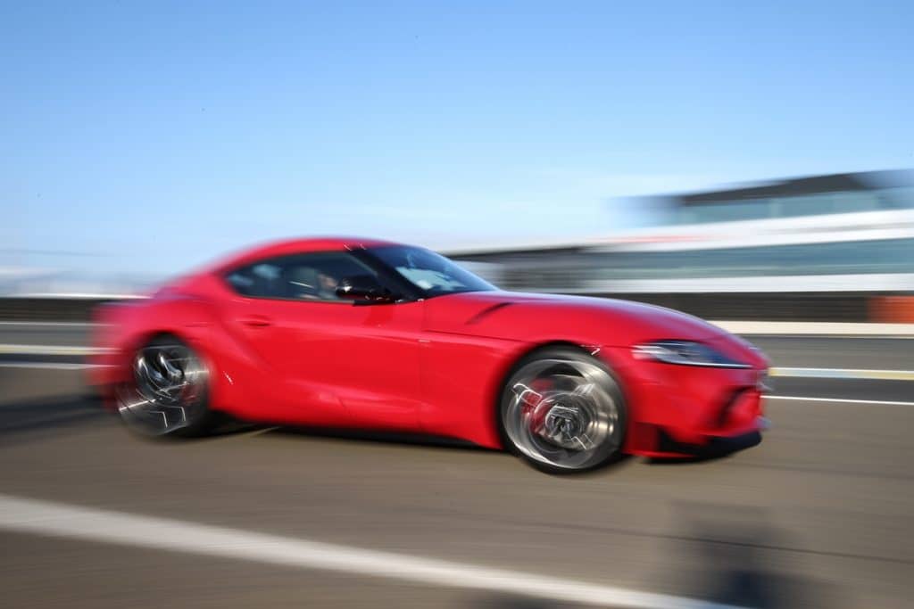 Tour du circuit des 24 Heures du Mans en Toyota GR Supra