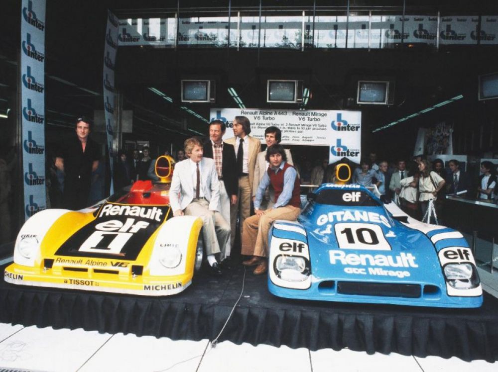 Gérard Larousse entouré de Depailler, Jabouille, Jaussaud, Ragnotti, Jarier - 24 Heures du Mans 1978