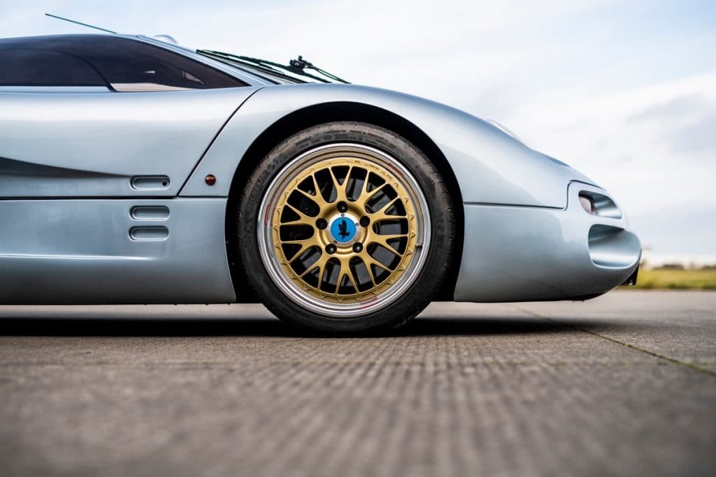 Isdera Commendatore 112i