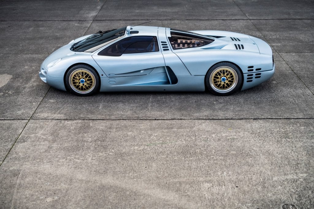 Isdera Commendatore 112i