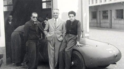 Enzo (centre) et Dino Ferrari (droite)