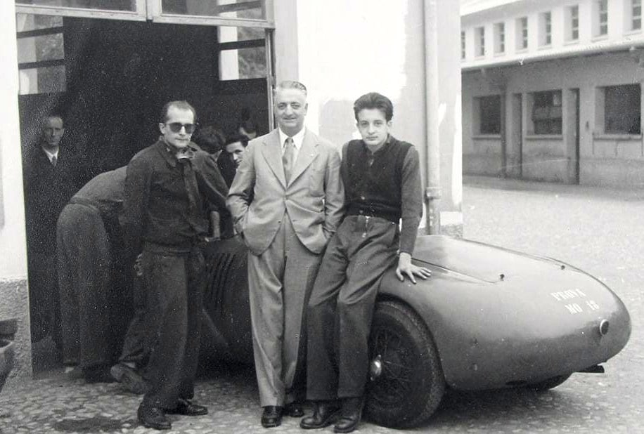 Enzo (centre) et Dino Ferrari (droite)