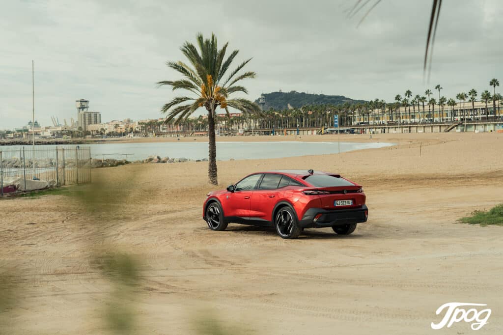 Peugeot 408 rouge