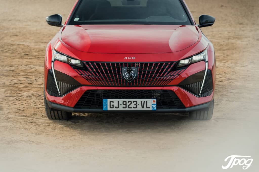 Peugeot 408 rouge