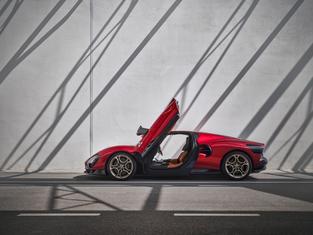 Alfa Romeo 33 Stradale 2023