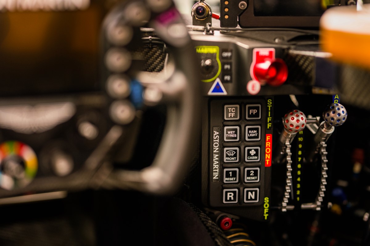 Aston Martin Valkyrie LM