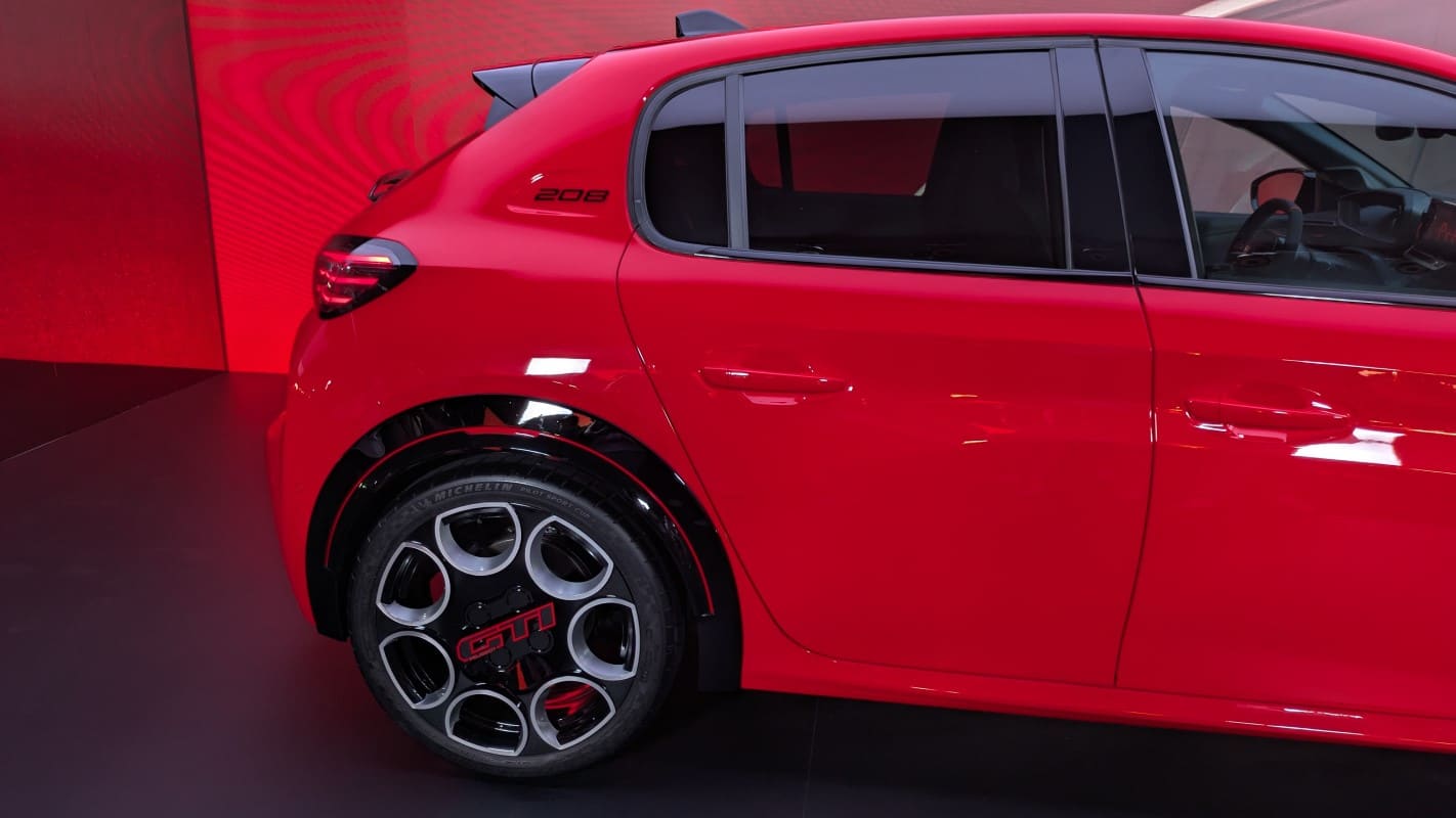 Peugeot e-208 GTI