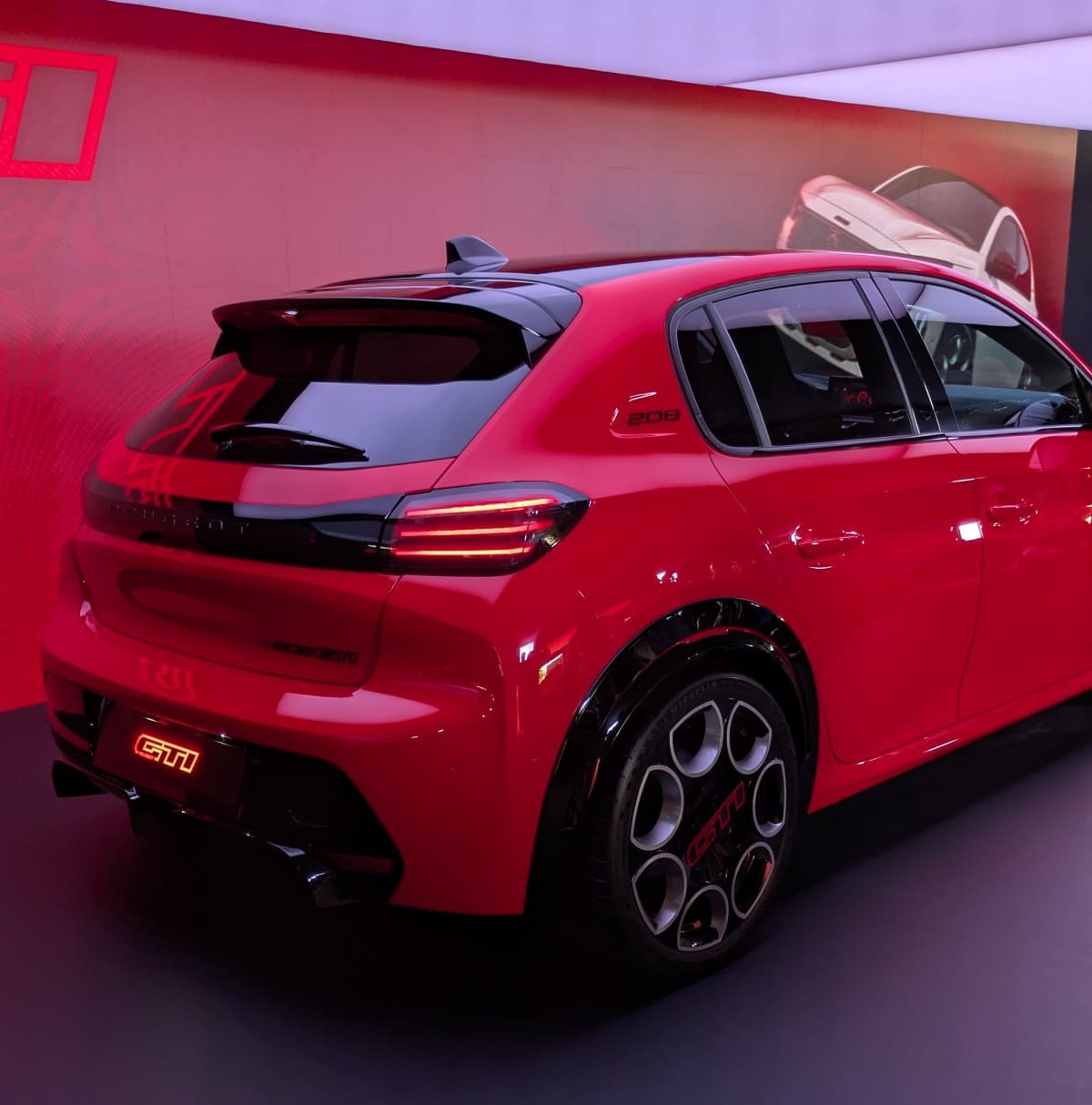 Peugeot e-208 GTI