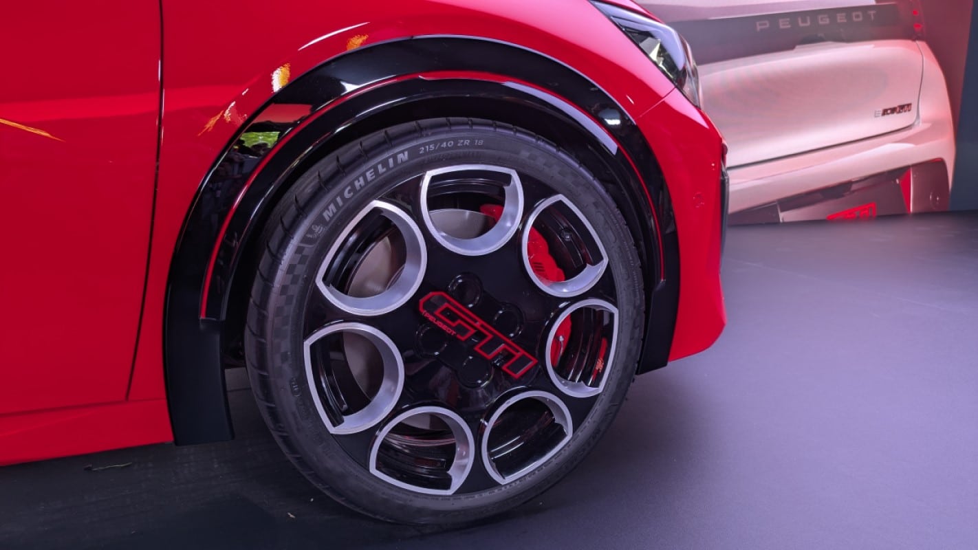 Peugeot e-208 GTI