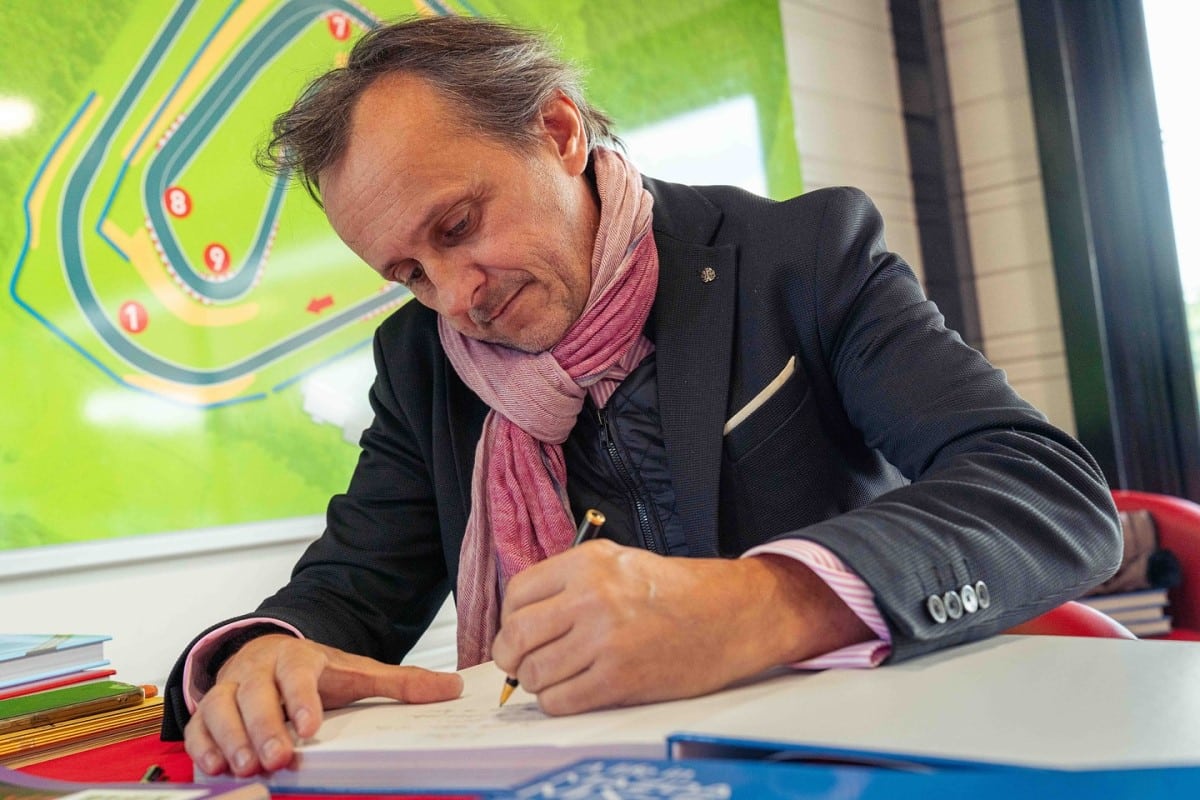 « A life in Mazda MX-5 »