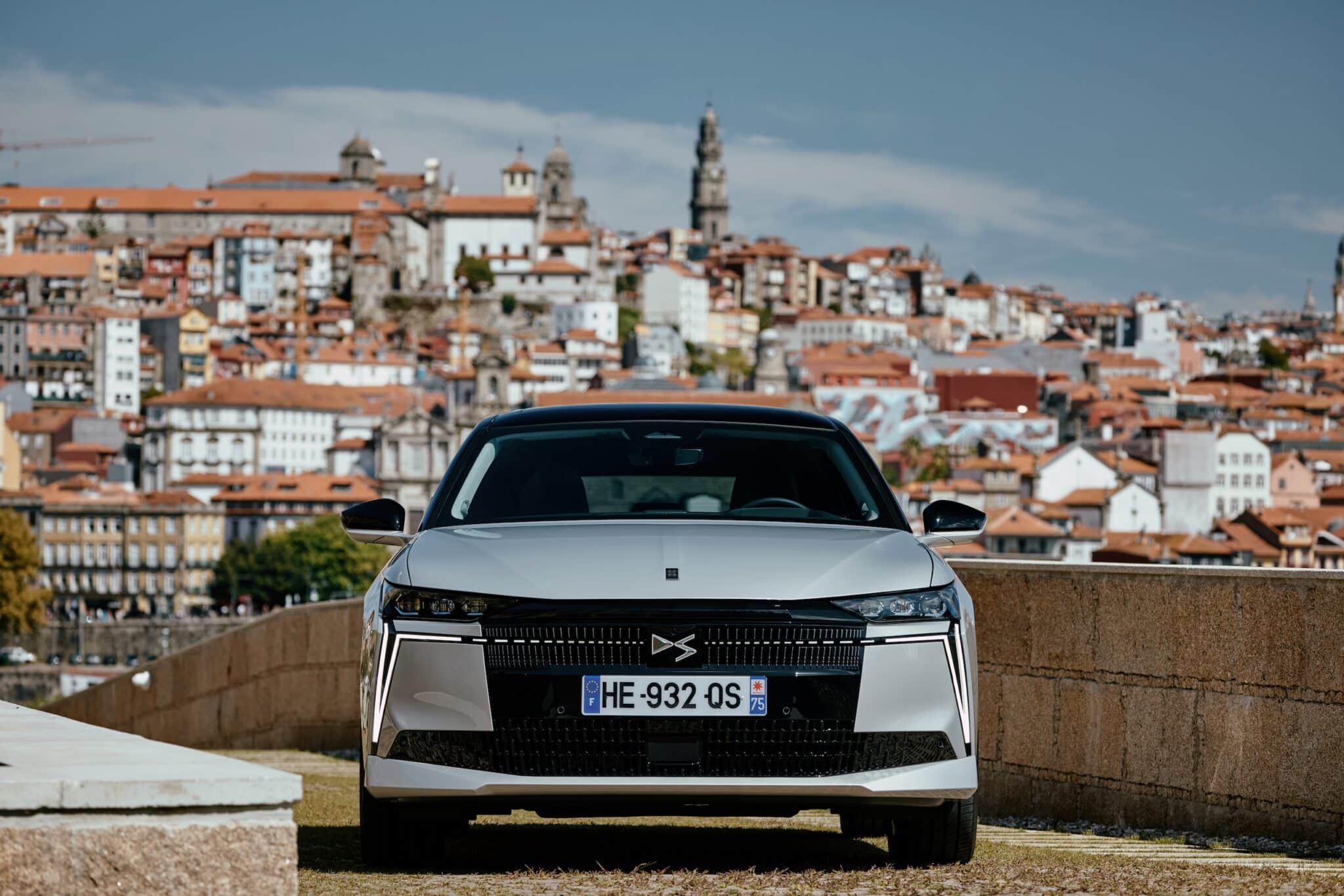 DS N°4 E-Tense face avant