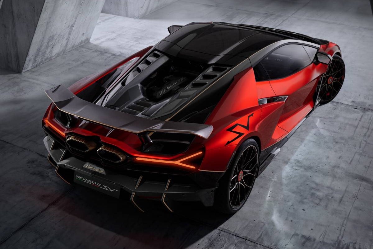 Lamborghini Revuelto SV