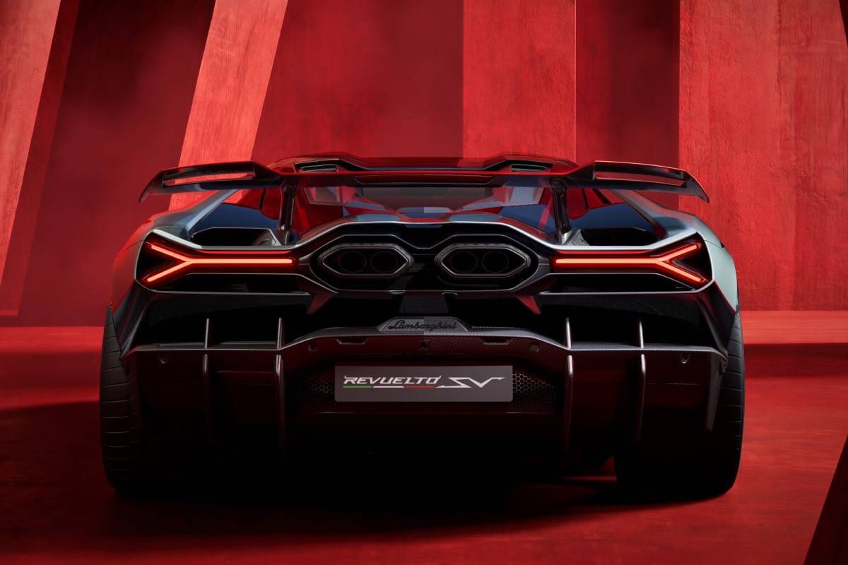 Lamborghini Revuelto SV