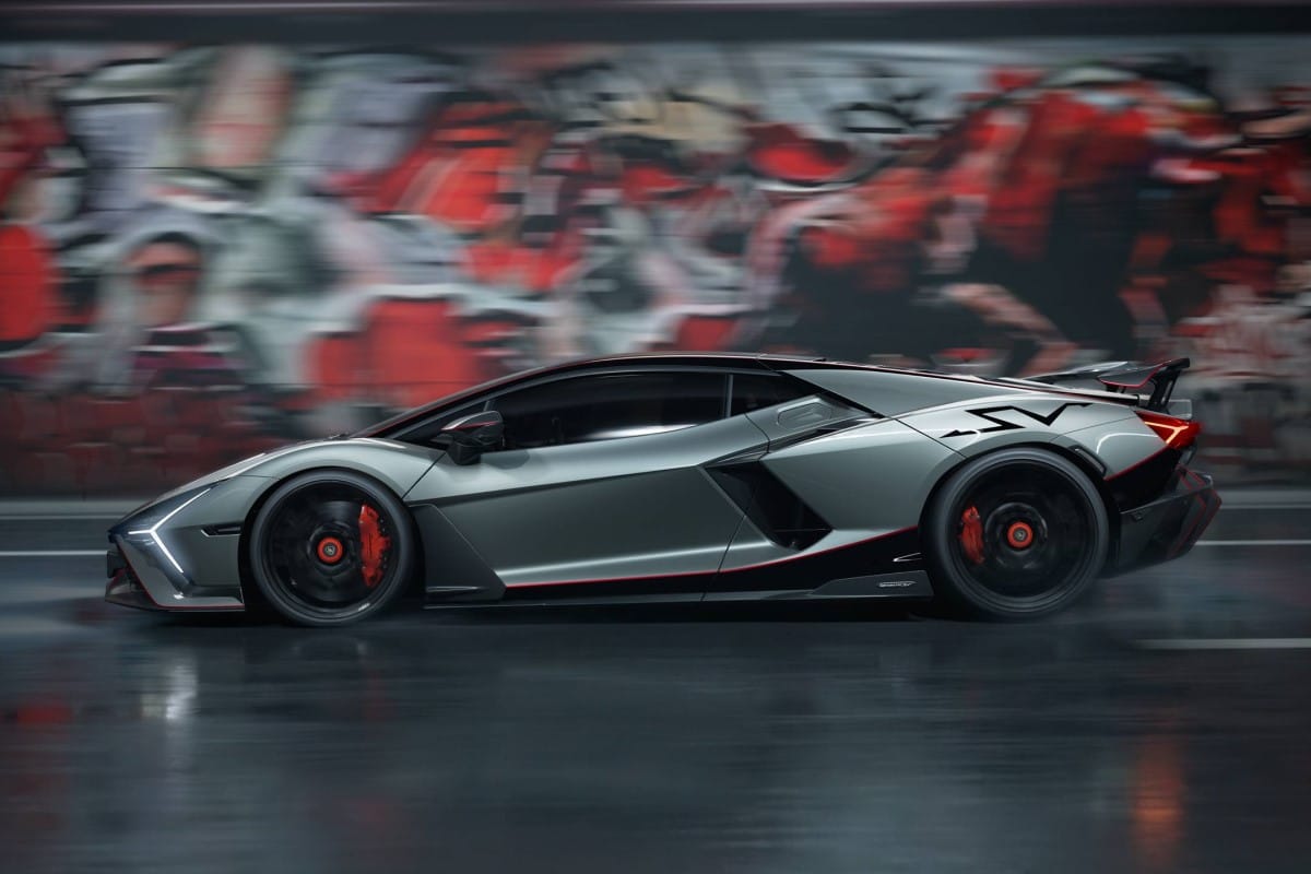 Lamborghini Revuelto SV