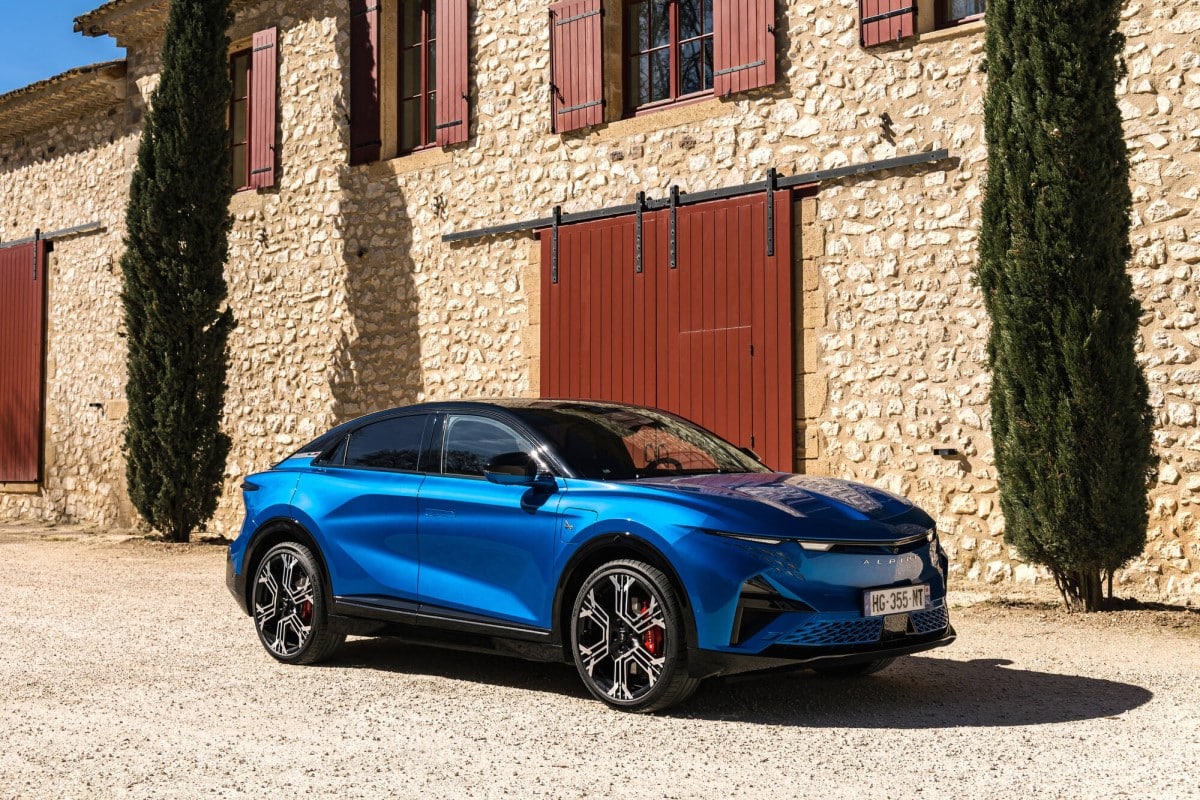Alpine A390